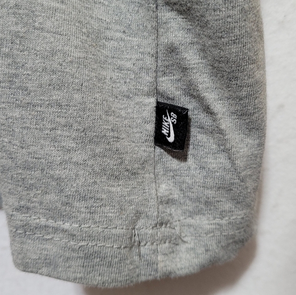 NIKE SB CLIMBING PATCH TEE DARK HEATHER GREY MEN'S XXL LOOSE FIT - Picture 11 of 13